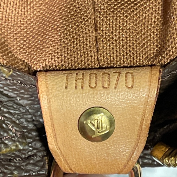 Beautiful Louis Vuitton Monogram Cabas Mezzo Shoulder Hand Tote Bag - Picture 17 of 17